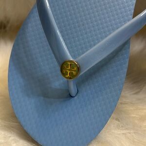 TORY BURCH SKY BLUE FLIP FLOPS SZ 9